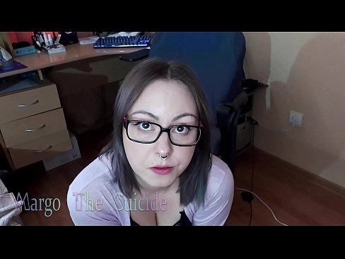 ❤️ Seksikäs tyttö lasit päässä imee dildoa syvälle kameraan ❤️ Seksivideo at fi.chancel.top ❤