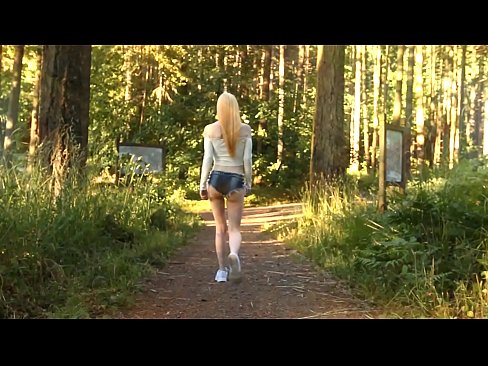 ❤️ Kaunis nainen liikkuu hitaasti, ei alaston video ❤️ Seksivideo at fi.chancel.top ❤