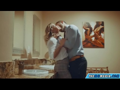 ❤️ Kun povekas blondi viettelee sinut julkisessa vessassa ❤️ Seksivideo at fi.chancel.top ❤